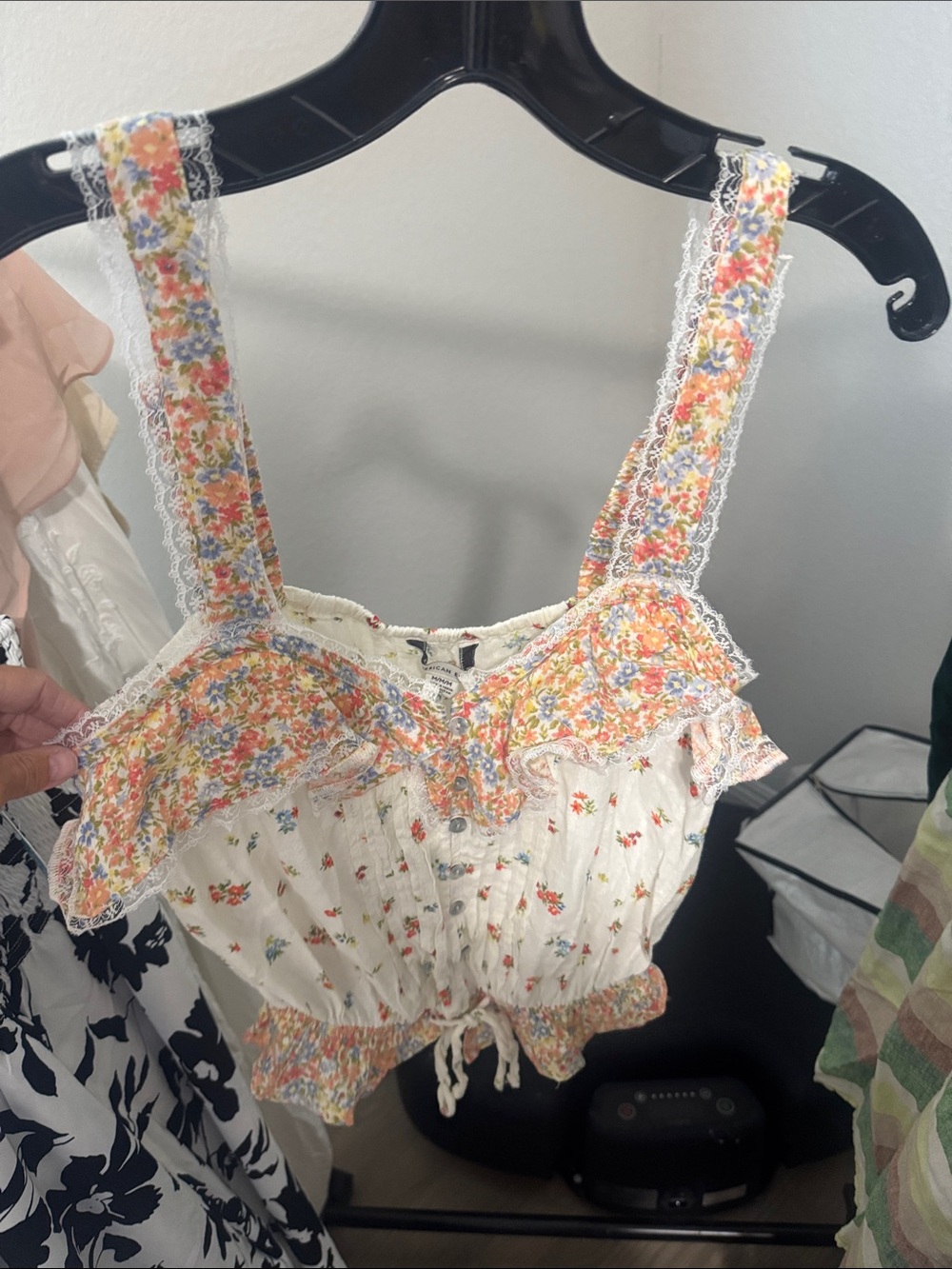Forever 21 White Floral Lace-Trim Cropped Camisole